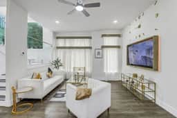 Luxe 3 BR w/ Garage + Patio, 5 min NRG & Med Ctr