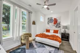 Luxe 3 BR w/ Garage + Patio, 5 min NRG & Med Ctr