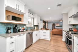 Friendswood Retreat • Pool • Near NASA • Sleeps 13 - Image 5