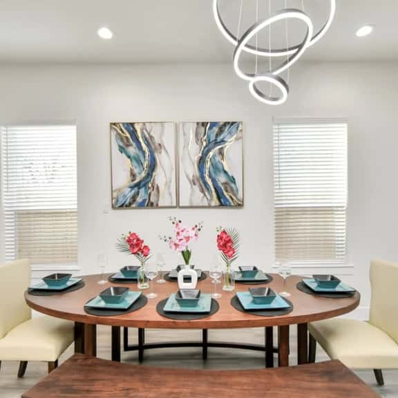 Empress Stylish Retreat - Image 1