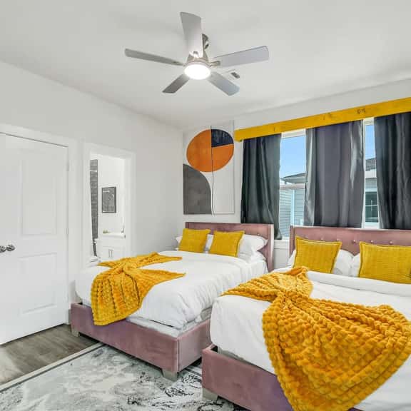 Houston Townhome • King Suite • Private Garage - Image 1
