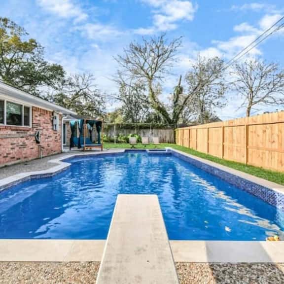 Pool Getaway • Near NASA • Sleeps 13 • King Bed - Image 1
