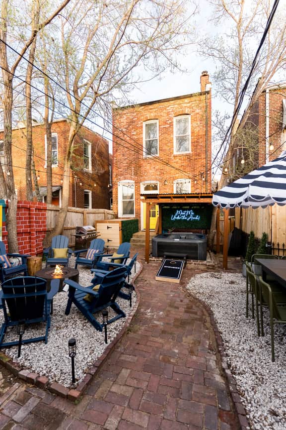 Lou Luxe- Speakeasy, EPIC Arcade, Hottub & FirePit