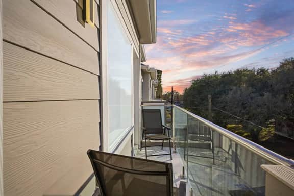 Luxury 3BR w/ Patio + Garage, Near NRG, Med Center
