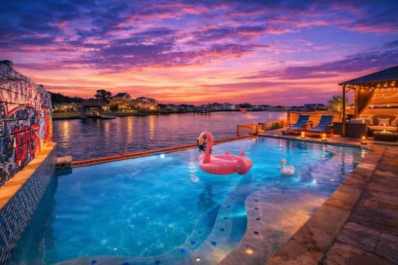 Waterfront Stay, Heated Pool, Jacuzzi, Game Room - Image 4