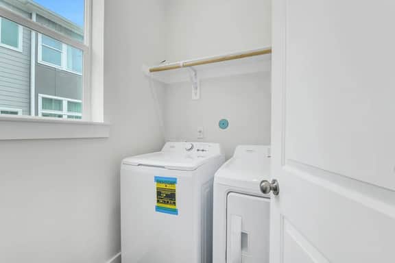 Houston Townhome • King Suite • Private Garage - Image 4