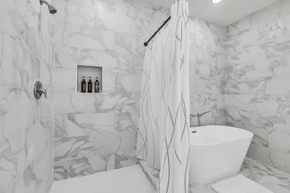Houston Townhome • King Suite • Private Garage - Image 5
