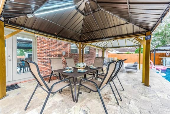 Near NRG • Private Pool • Hot Tub • Cinema • 5BR - Image 2