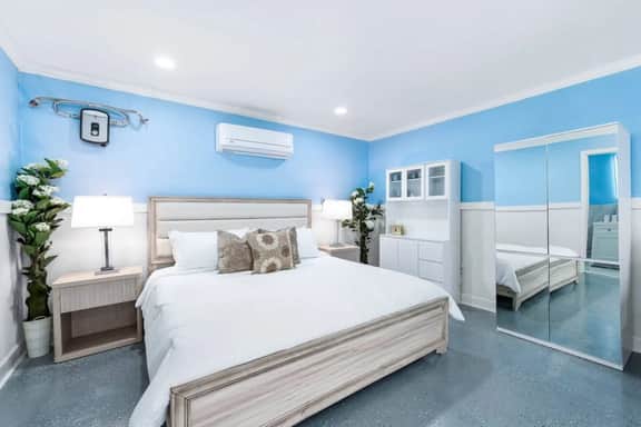 Near NRG • Private Pool • Hot Tub • Cinema • 5BR - Image 3