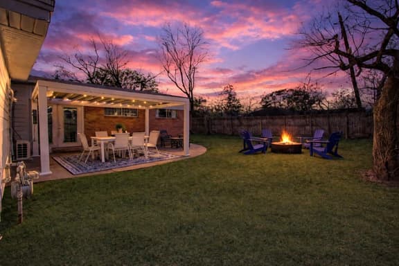 Sleeps 16+ | Game Room + 75” TV | Fire Pit + BBQ - Image 1