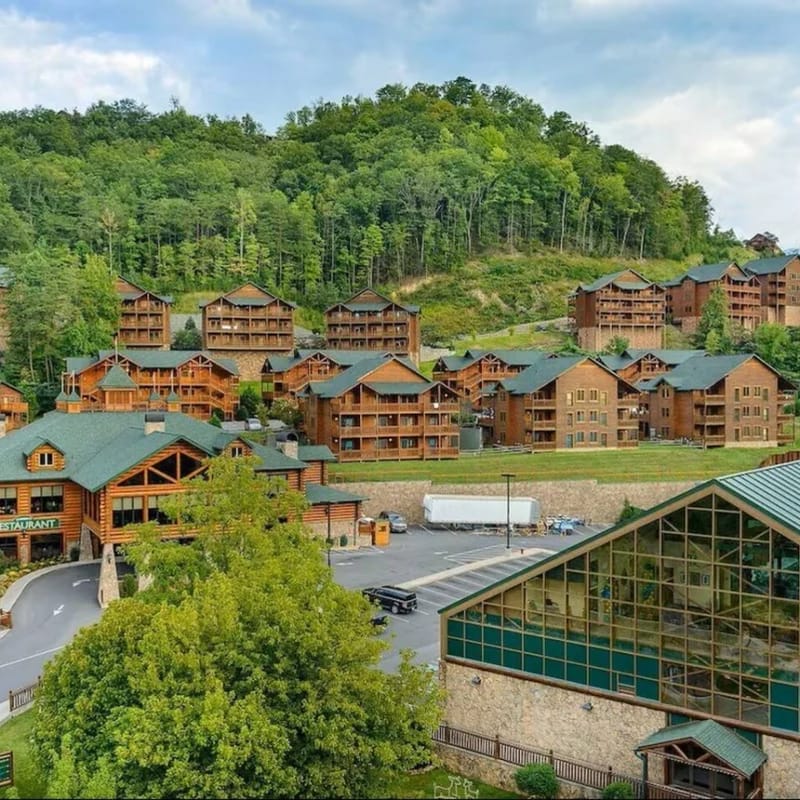 Smoky Mtn Getaway | 1BR VILLA SLPS4 | Waterpark